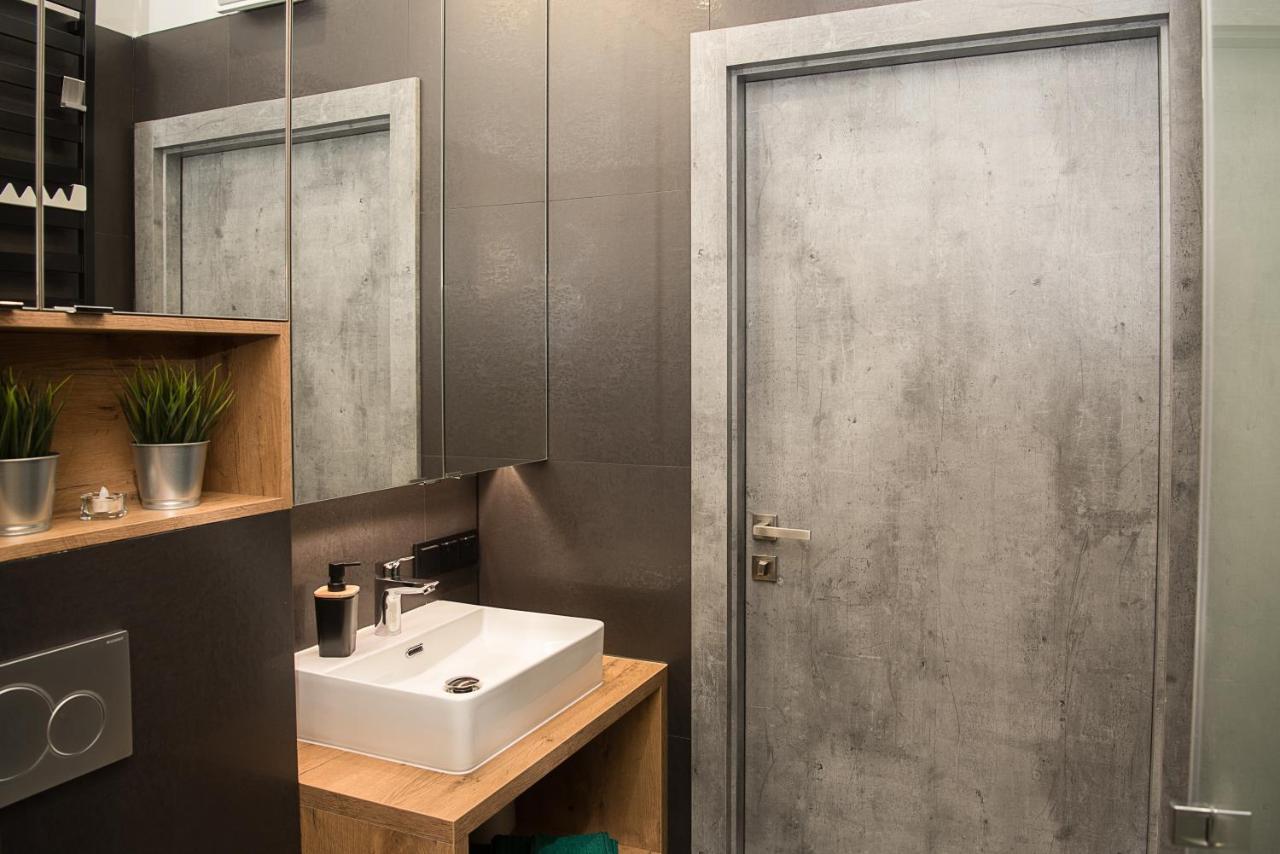 Wola Loft Apartment Варшава Экстерьер фото